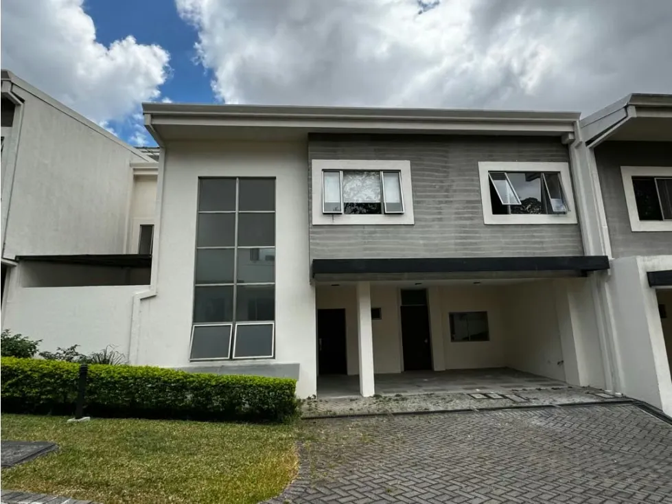 Te presentamos una excelente oportunidad para adquirir una propiedad en una zona privilegiada de Costa Rica. Se trata de una casa espaciosa y cómoda, ubicada en Curridabat, que cuenta ...