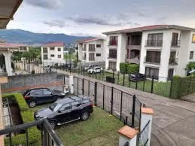 APARTAMENTO en 1er Piso, Cariari!
