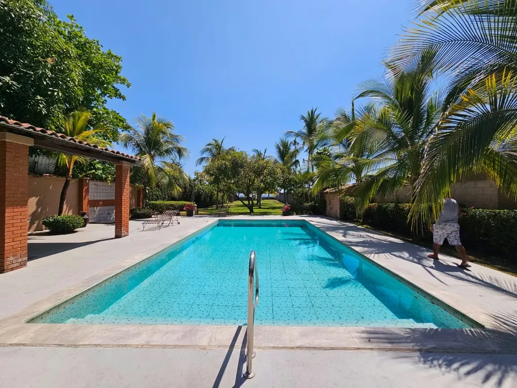 It sits on a 1,886 m² lot, and the house itself is approximately 500 m² spread over two floors.