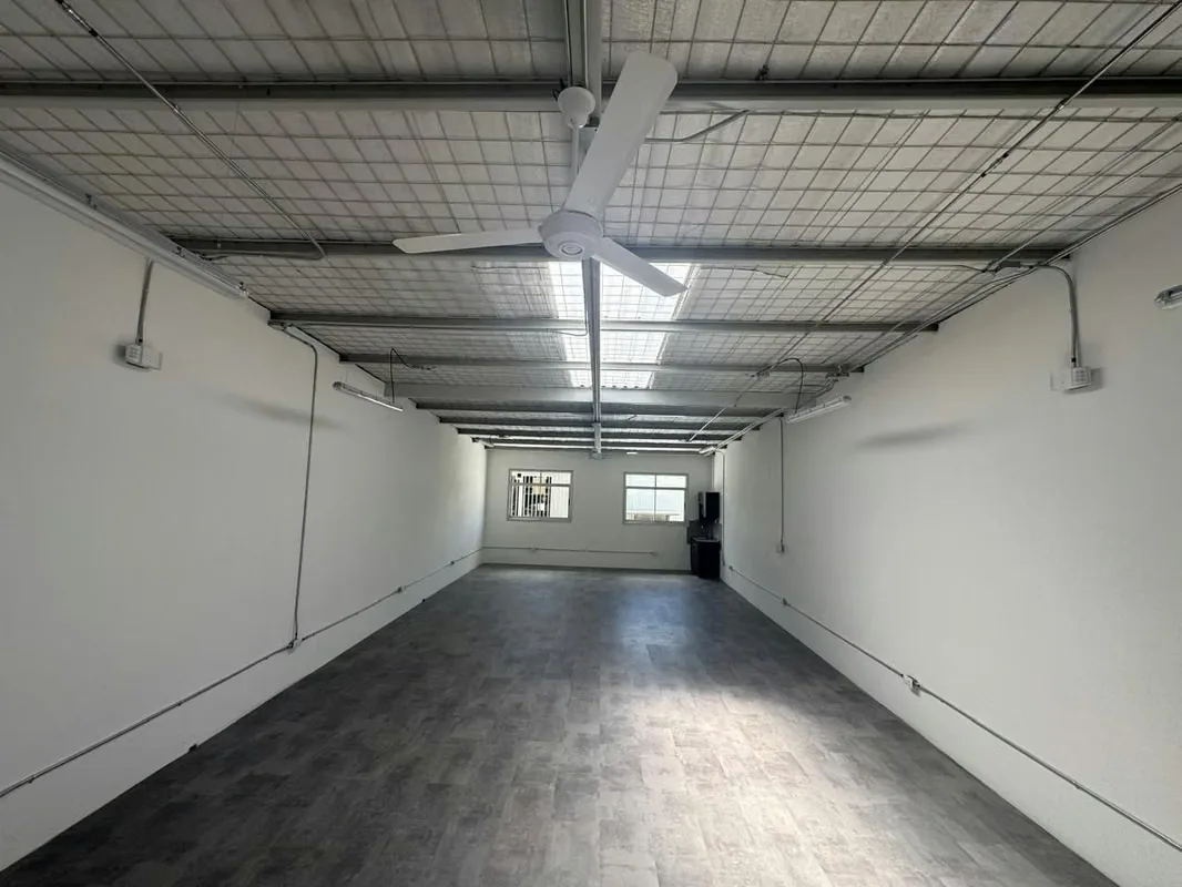 Independent office/warehouse for rent in San José by old Yanber factory – 240 m². — photo 4