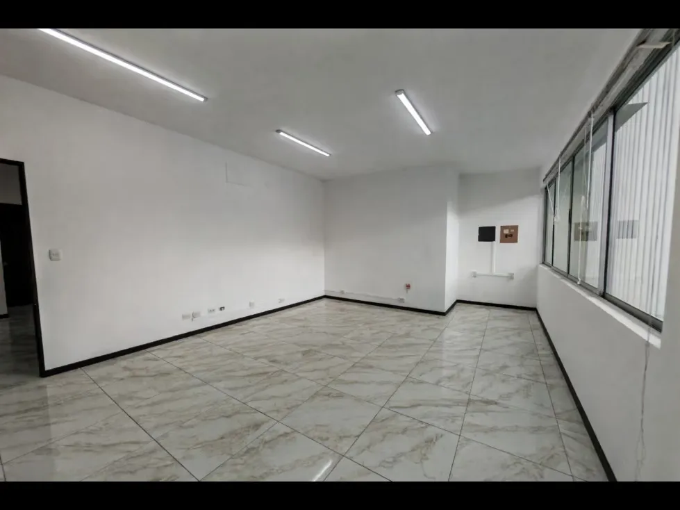 Se alquilan oficinas en segundo piso con lobby en Montes de Oca. Esta ... — photo 3