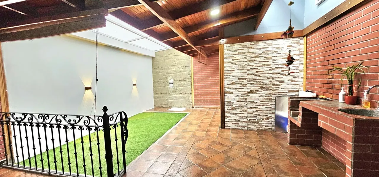 House for sale in Tibas, very safe center