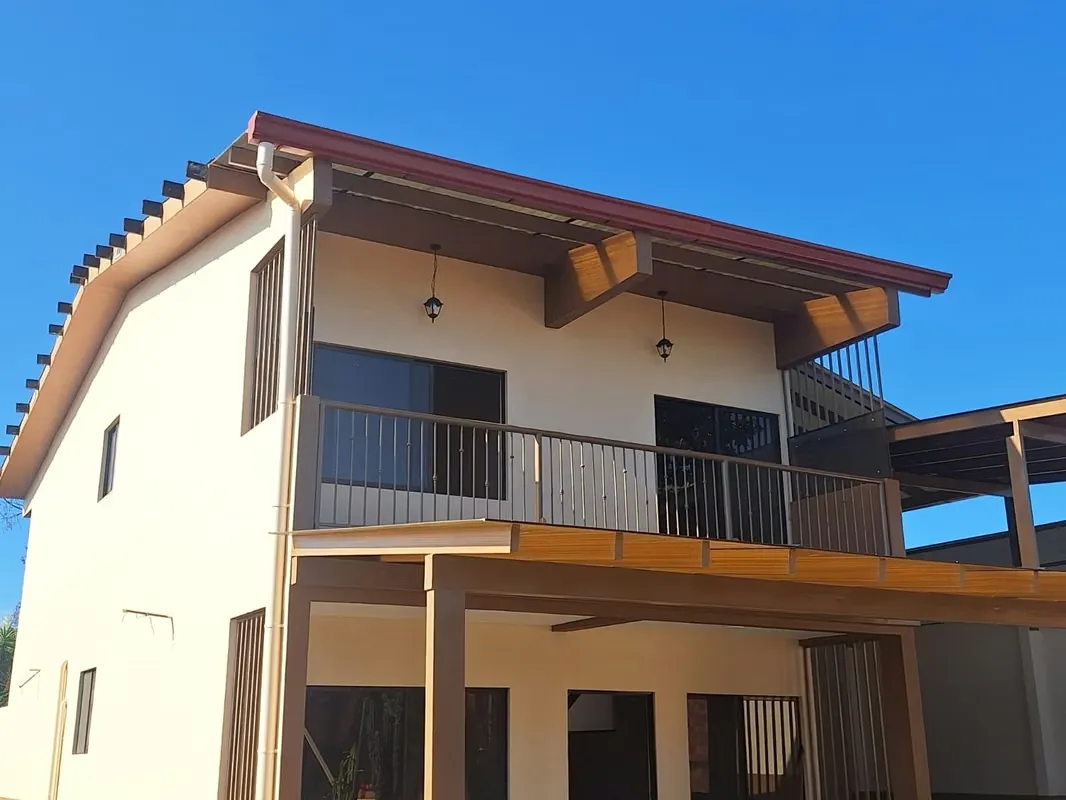 Disfrute de la amplitud, privacidad y la tranquilidad que cada vez cuesta más encontrar. Con aproximadamente 90 m², este hermoso apartamento ofrece amplias habitaciones, altos ...