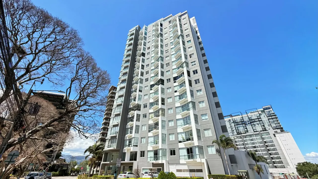 Venta apto con vista a la montaña y ciudad, Rohrmoser. (FE)