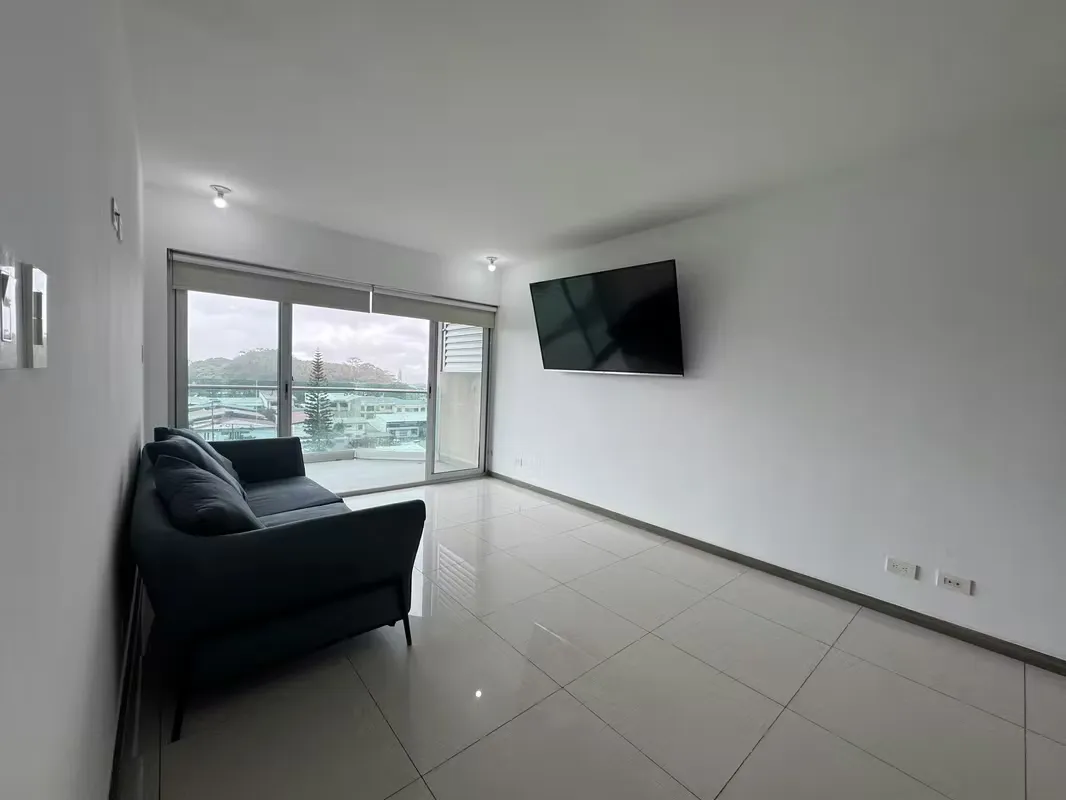 Disfruta de la mejor iluminación natural y vistas espectaculares al amanecer en el exclusivo Condominio Paradisus, Rohrmoser.