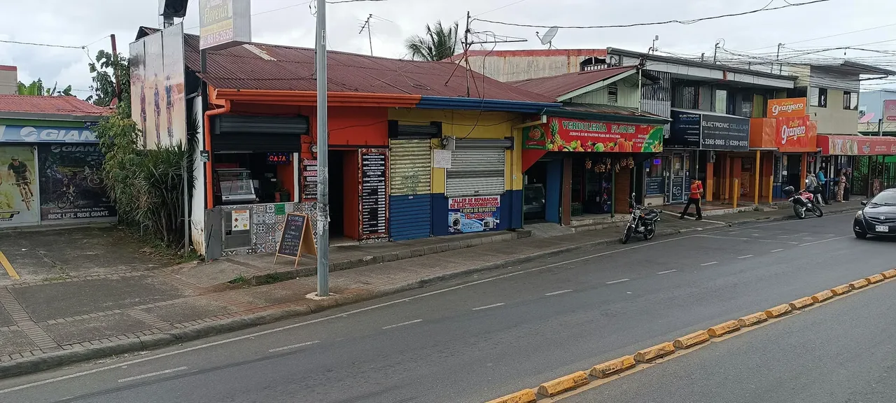 OFERTA) Sell in the center of San Joaquín de Flores, in front of the royal street, are 743 meters. Mixed use, big commercial point. Currently with rent income. SPECIAL PRICE: ... — photo 3