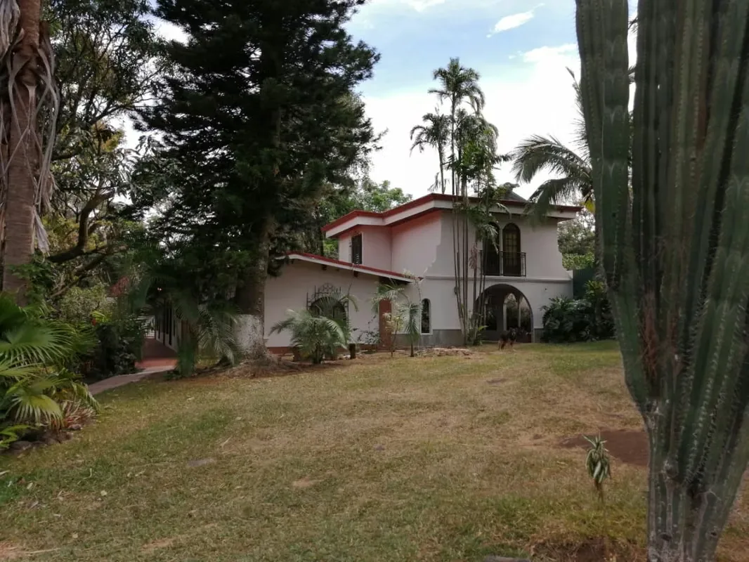 It is sold in Barrio San José de Alajuela. It has an area of 7,313m2 in high density area, suitable for residential development, condo, apartment tower, low impact wineries, activities ...