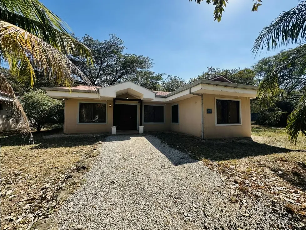 Spacious 3-Bedroom Home for Rent in Caña Fístula – Nature, Space & Tranquility