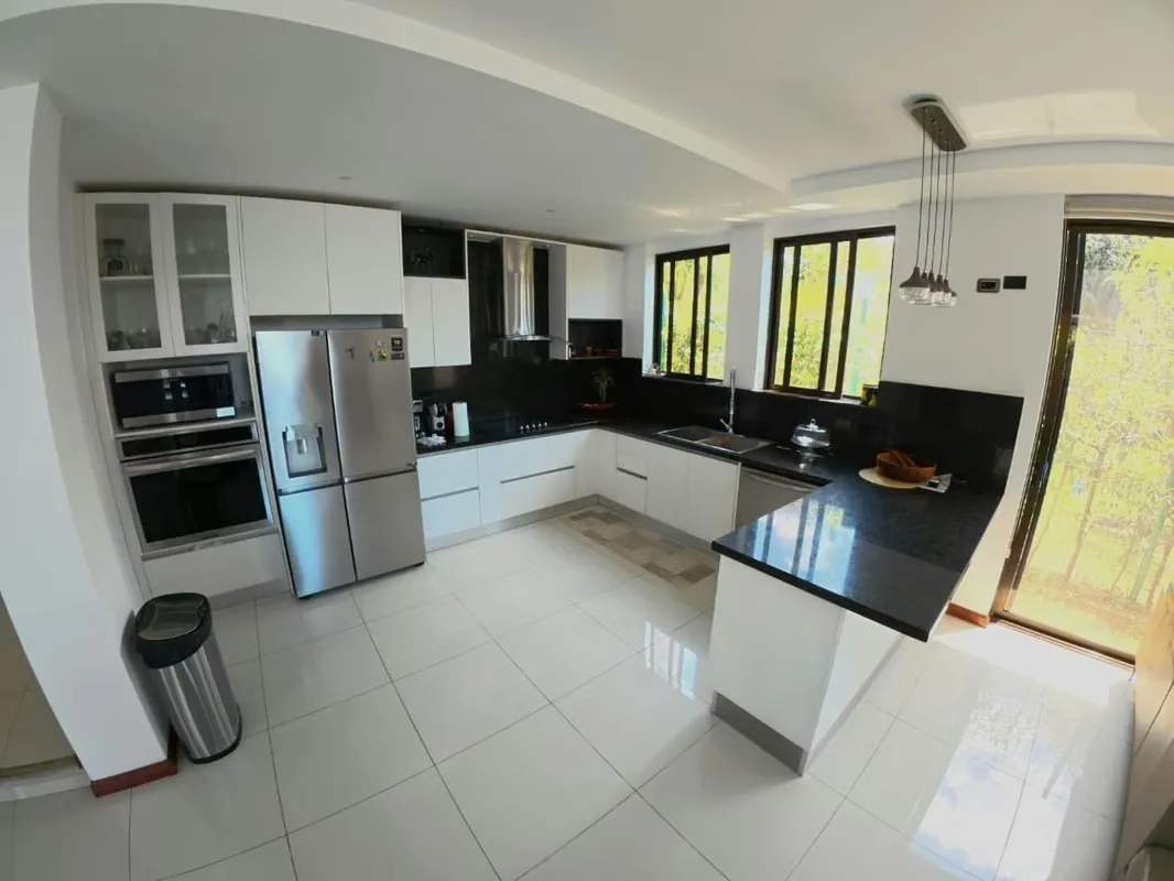 The property stands out for its large private garden of approximately 340 m ², spacious interior spaces ...