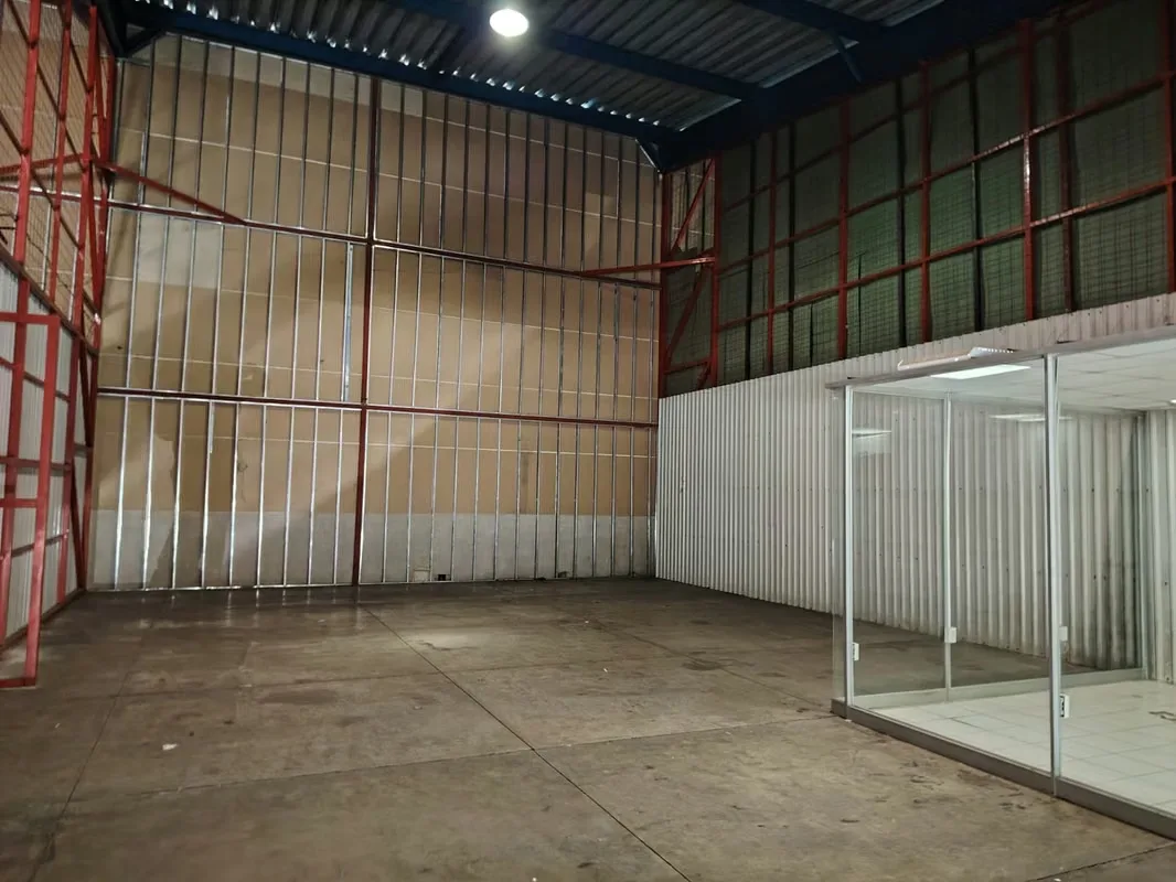 Warehouse in Alajuela, Airport Area - 180 sq m