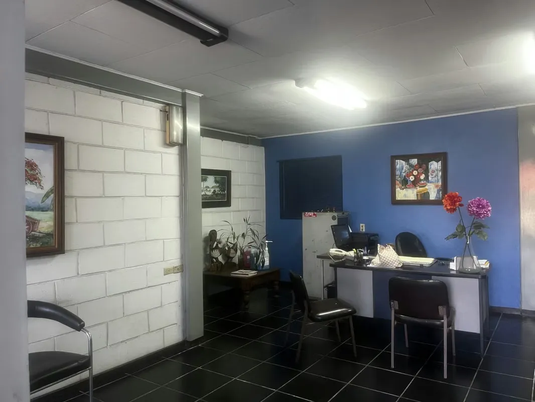Se ALQUILA Local para Comercio, Oficina y/o Bodega en Betania Montes de Oca