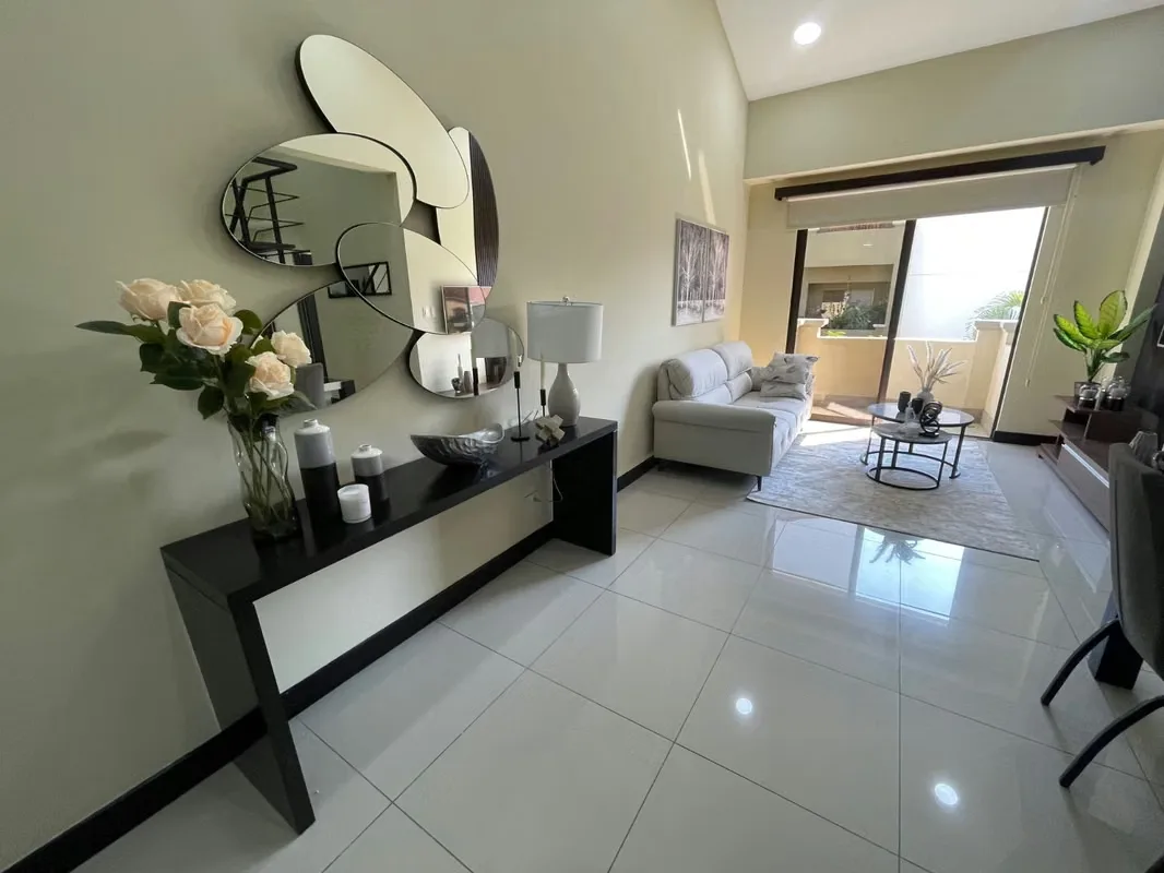 Penthouse for rent in Montesol, Santa Ana. Furnished.