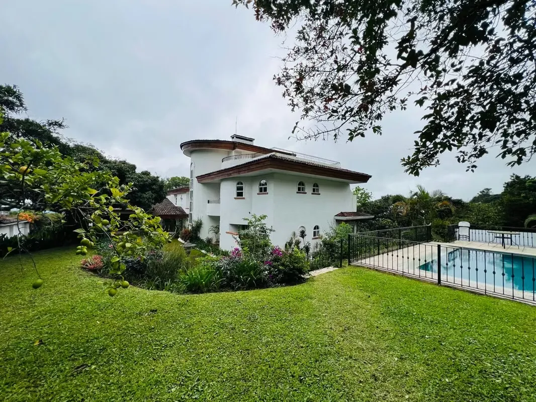 Venta de Casa con vistas en Santa Bárbara, Heredia