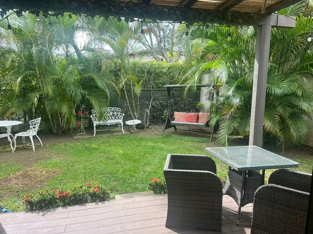 Venta de Casa - Terraza y patio grande -  Parques del Sol - Santa Ana