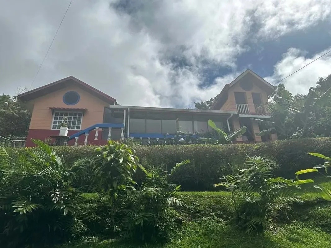 Located in the mountains of Barva de Heredia, with easy access by San José de la ...