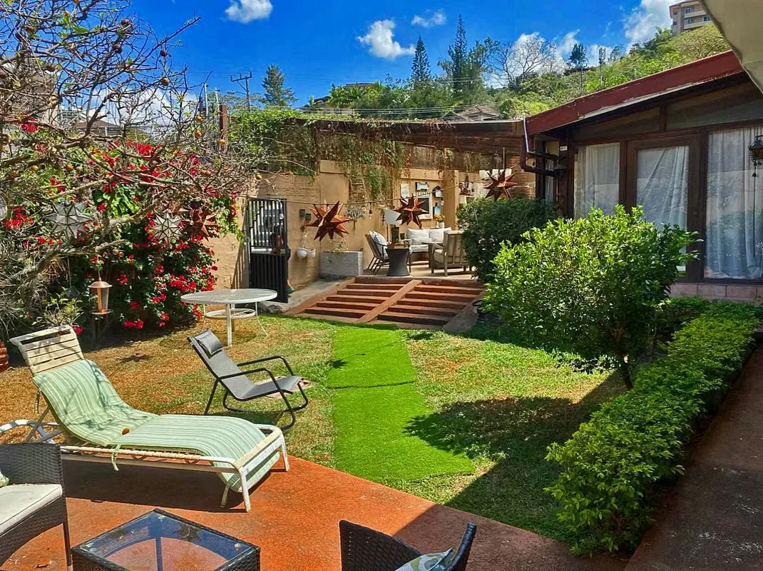 Private community Monte Roca, San Rafael, Escazú (Costa Rica) - Fantastic house for sale in the private community of Monte Roca, close to downtown Escazú. The one-level, 400-m2 ...