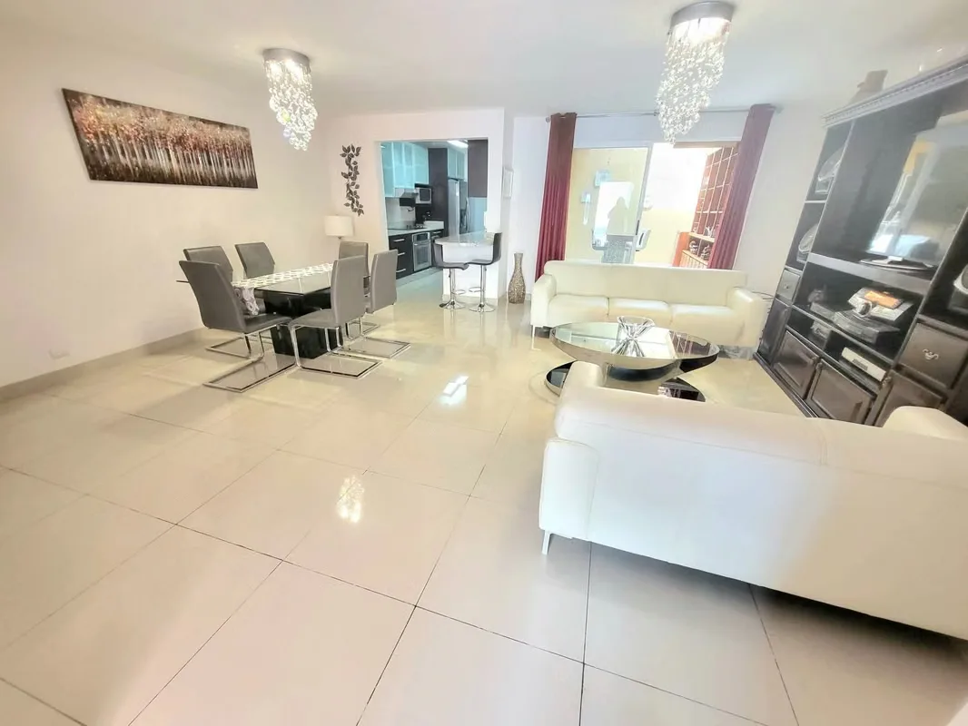 Casa Remodelada en Venta - Bello Horizonte, Escazú