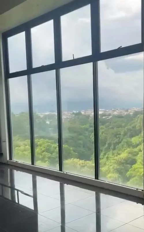 MA Asesoría Alquila en Escazú, local en un centro comercial con acceso directo a Ruta 27 y 340 parqueos disponibles