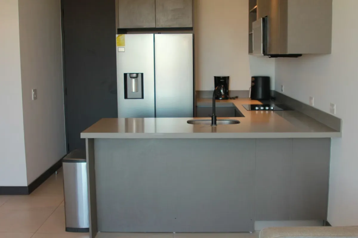 Modern apartment located in the exclusive Condominio Studi-One in Santa Ana, a strategic area with easy access to shops, restaurants, supermarkets and main routes.