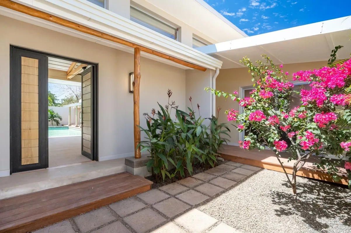 Beautiful brand-new 4-bedroom, 4.5-bathroom home located in La Garita Nueva, just minutes from the famous beaches of Tamarindo, Playa Grande, Conchal and Flamingo. Designed with ... — photo 4