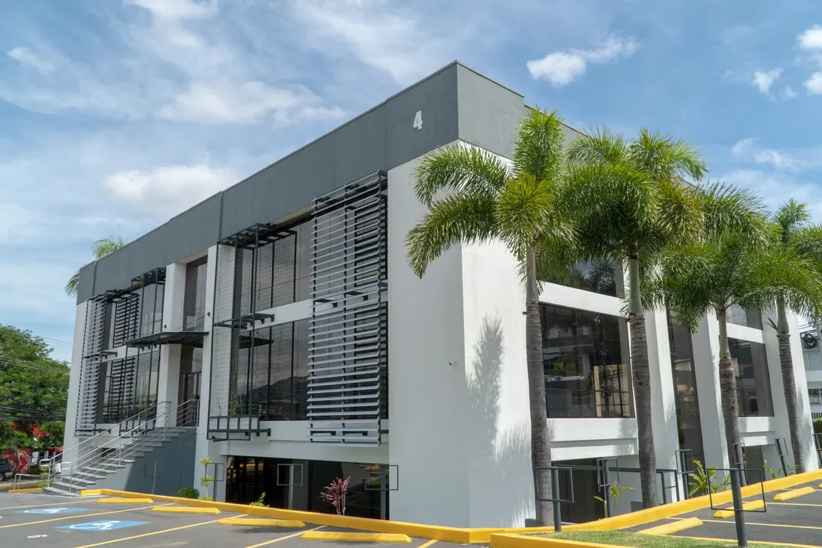 Oficentro La Virgen has a privileged location in the financial district of Pavas, which connects with Escazú, the center of San José and the Prospero Fernández motorway, providing ...