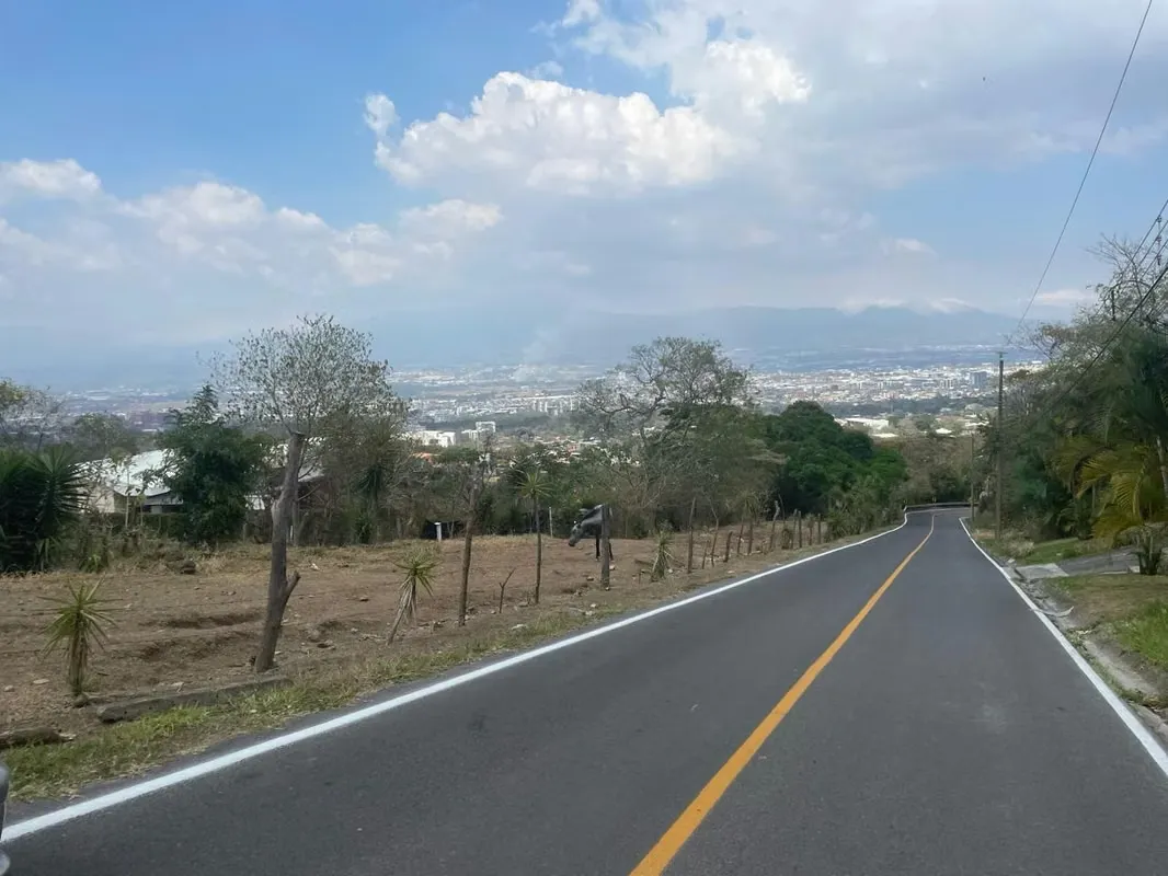 Lote en San Rafael de Escazú. En residencial