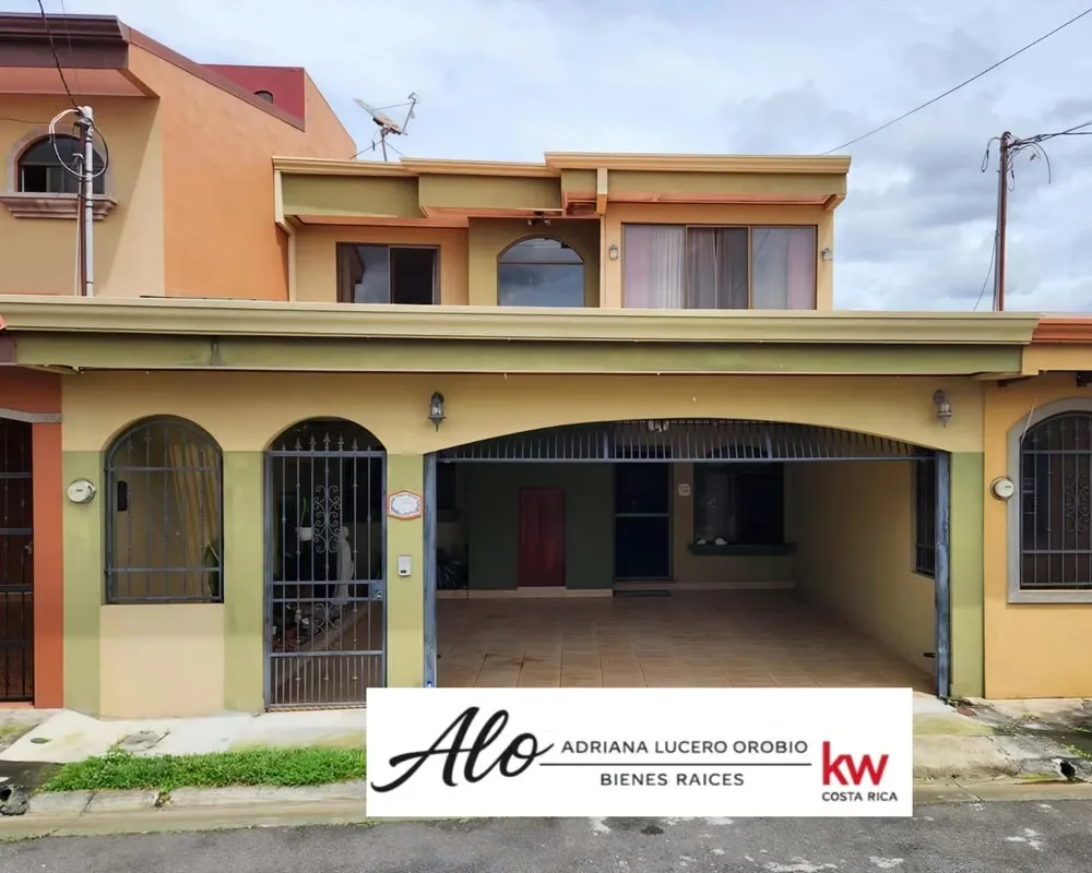 Venta de Casa en Residencial de  Alajuela Centro