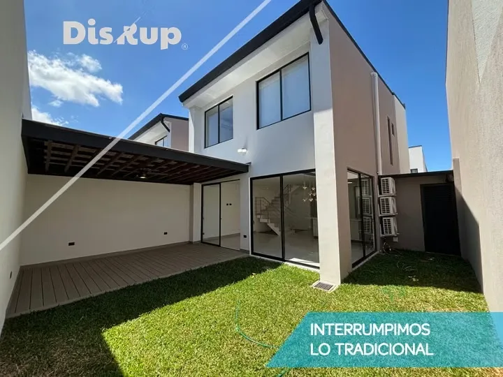 New house for rent. 3 bedrooms / patio. Lindora Village Condominium. Santa Ana