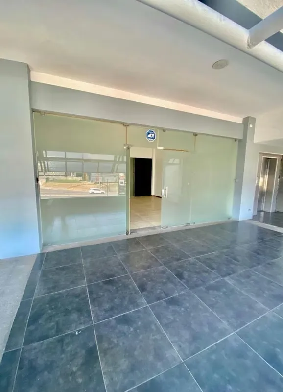 Santa Ana – Commercial Space for Sale or Rent For Sale: $149,000 For Rent: $1,250 + VAT