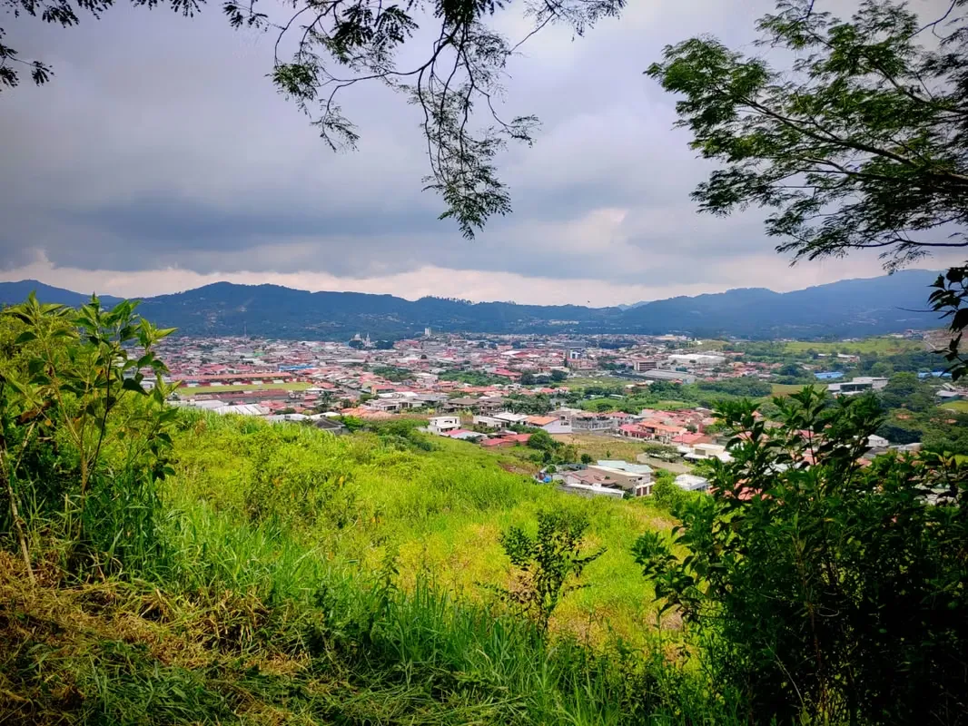 Ofrecemos dos impresionantes terrenos de 1.000 metros y de 1.200 metros cuadrados, ...