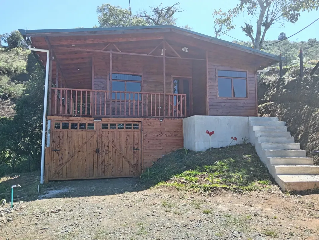 Cabaña Nueva en Montañas de San Cristóbal, Desamparados, San José