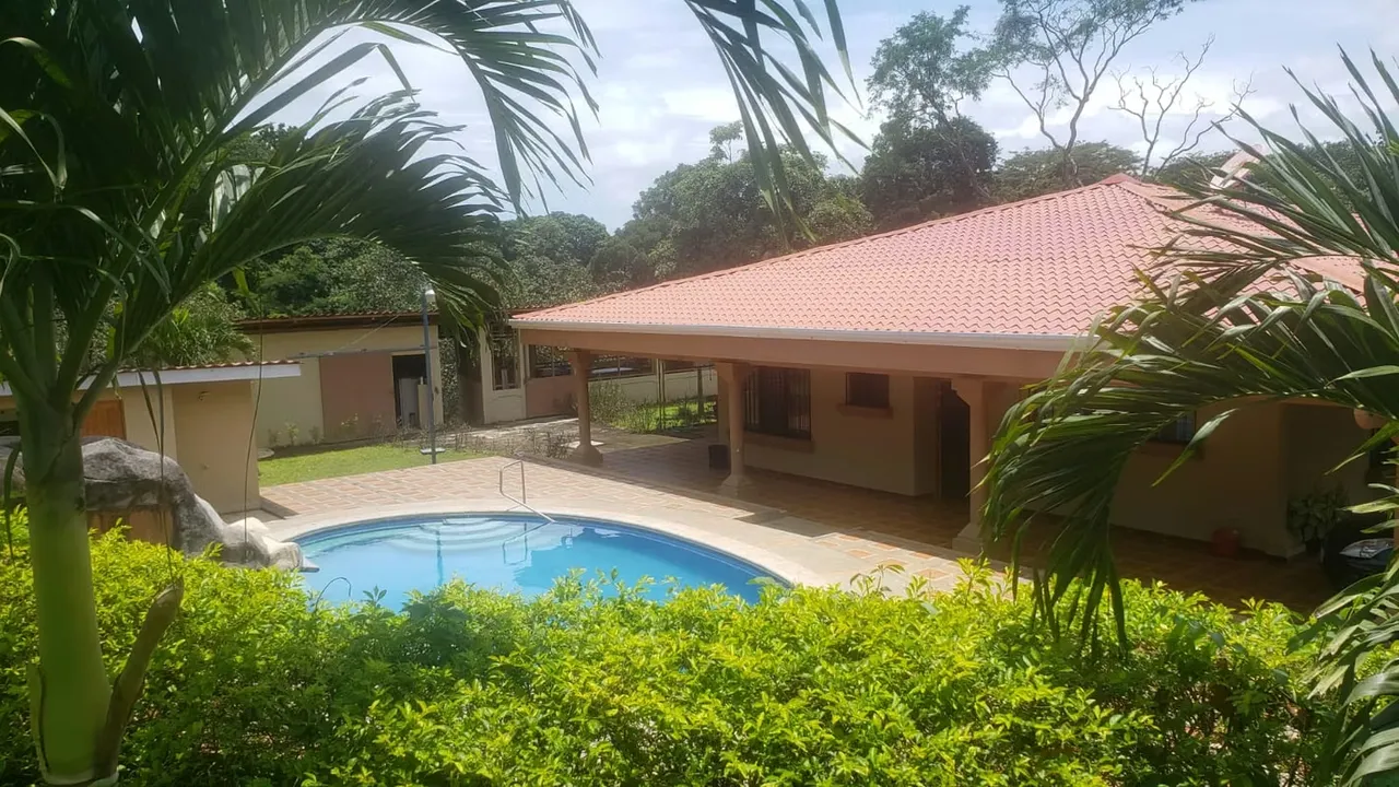 Quinta de lujo 14500 m2 con casa, piscina  cerca de Ruta 27 y playas