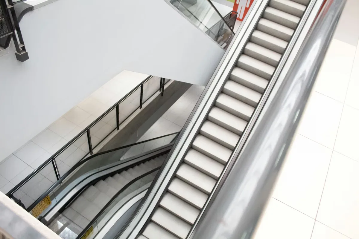 Mall Zona Centro, located in San Rafael Arriba de Desamparados. Strategic location in high-transit area of people. — photo 3