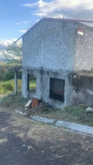 Two twin houses in construction process, with construction permits per day, INS policy, services. Just continue with the construction and would be acquiring two houses for ...