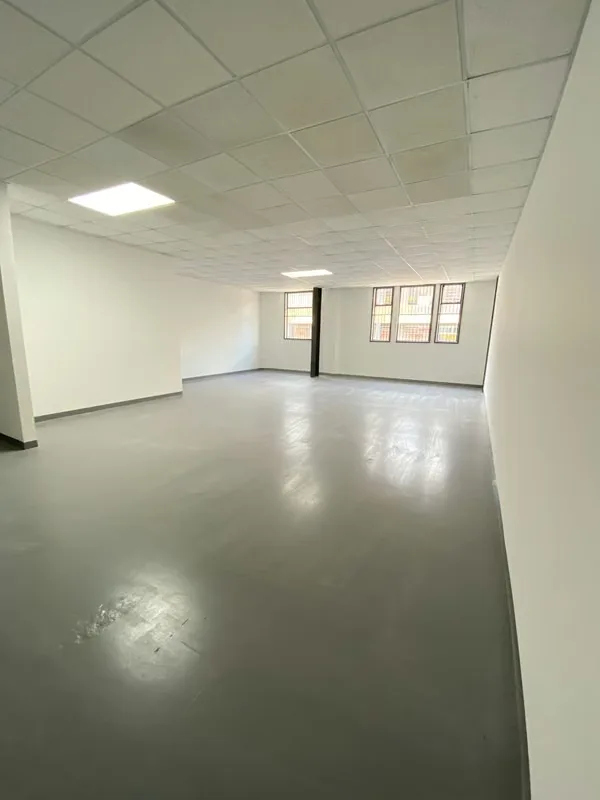 El Edificio Calle 1-5 está destinado a locales comerciales ubicados en el centro de San José, Avenida 5, Calle 1. El edificio cuanta con un área arrendable de 480.95m2. — photo 2