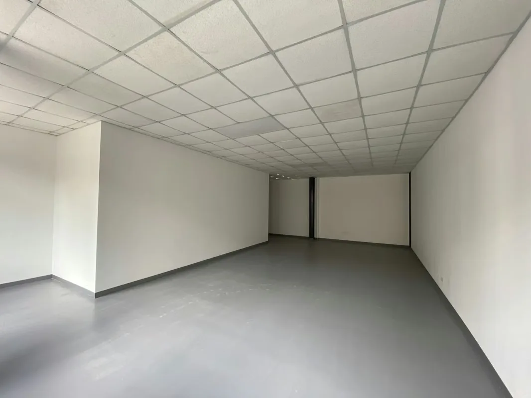 El Edificio Calle 1-5 está destinado a locales comerciales ubicados en el centro de San José, Avenida 5, Calle 1. El edificio cuanta con un área arrendable de 480.95m2. — photo 4