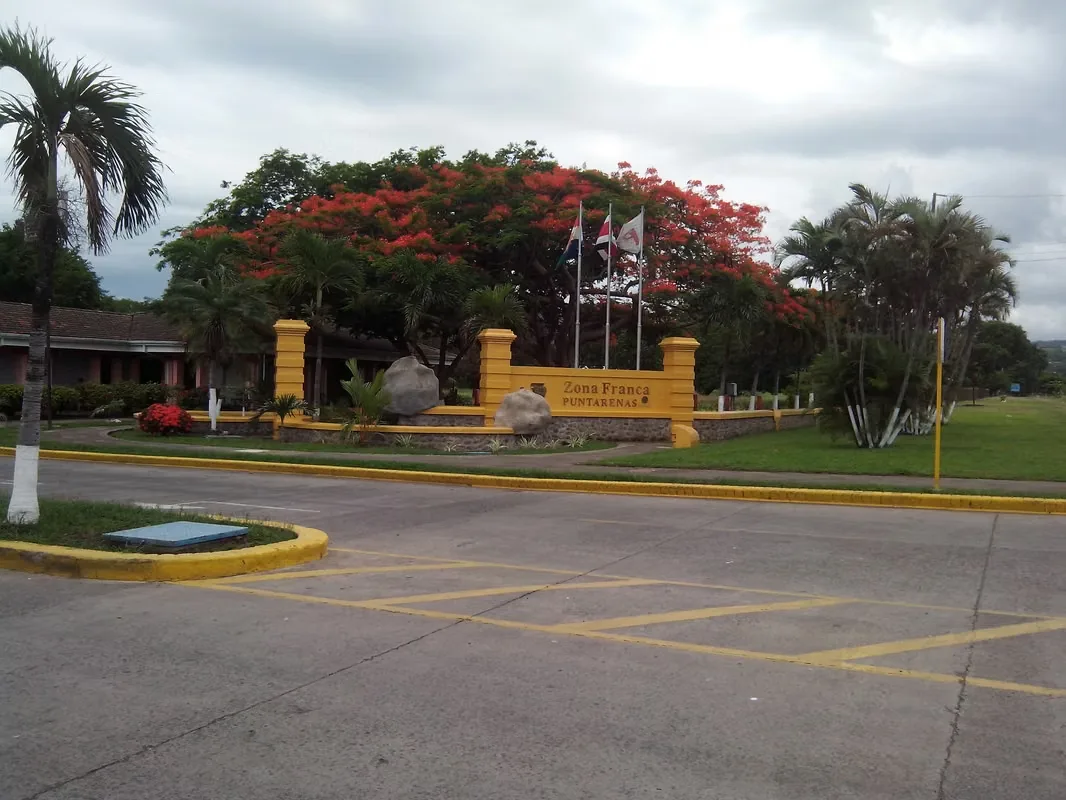 Parque Industrial Zona Franca Puntarenas se encuentra ubicada en Barranca a tan solo 10 kilómetros de Puerto Caldera y a 80 kilómetros de San José y con acceso directo a los ...