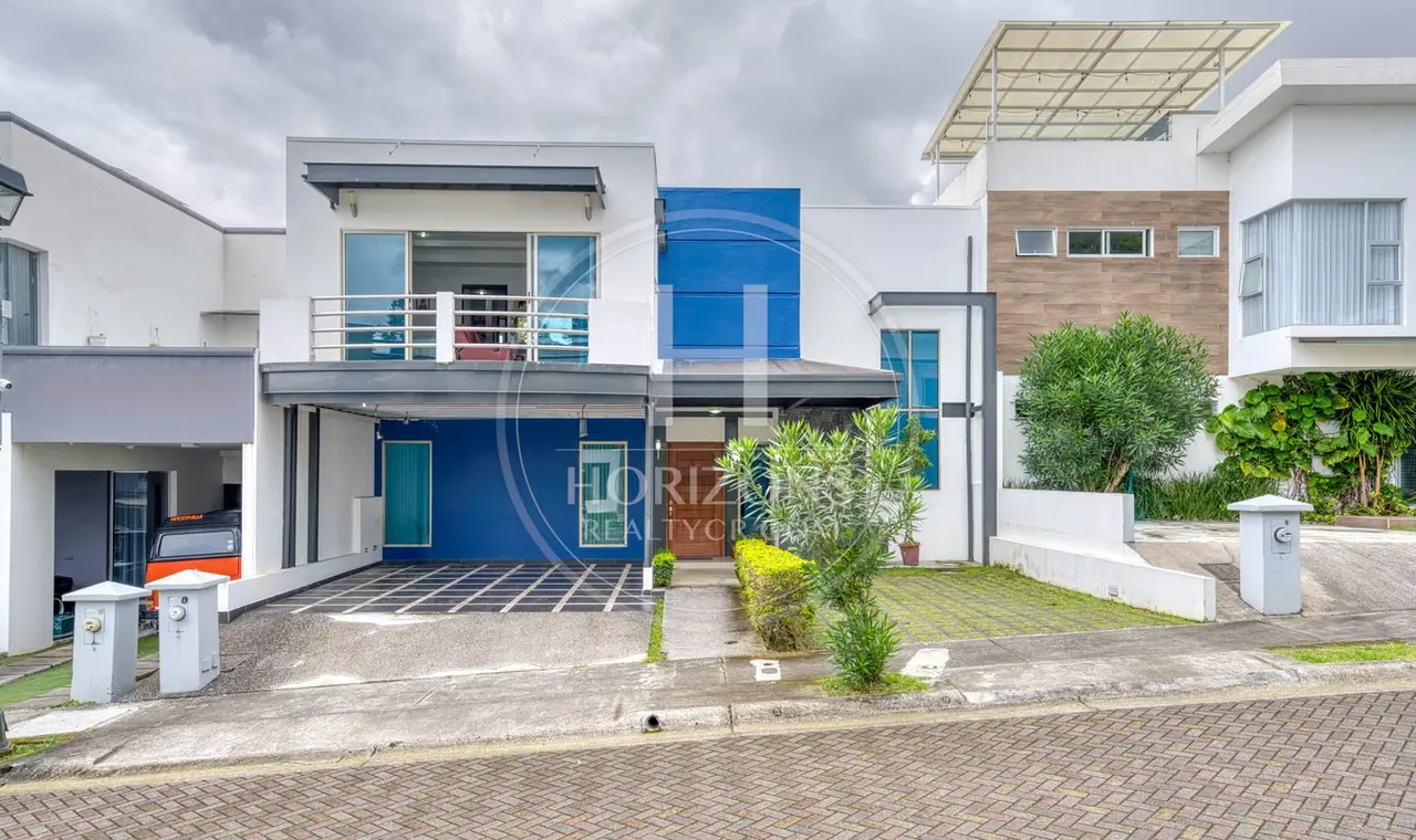 Disponibilidad inmediata – Área de construcción: 300m² – Área de terreno: 250m² – Año de construcción: 2012 – Cuota de condominio: 115.000 – ...