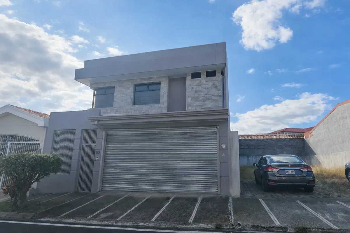 Spacious and modern house in Residencial Villa Adobe, San Pablo de Heredia