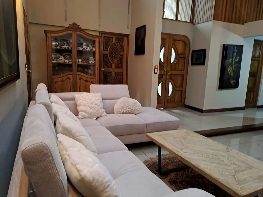 House with appartment in Los Yoses Sur / Zapote 4 bed 4 bath