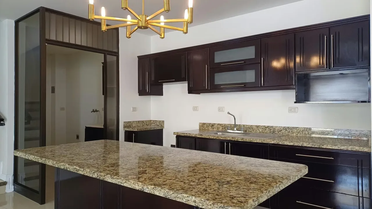 Two-Story House for Sale in La Uruca, San José — photo 3