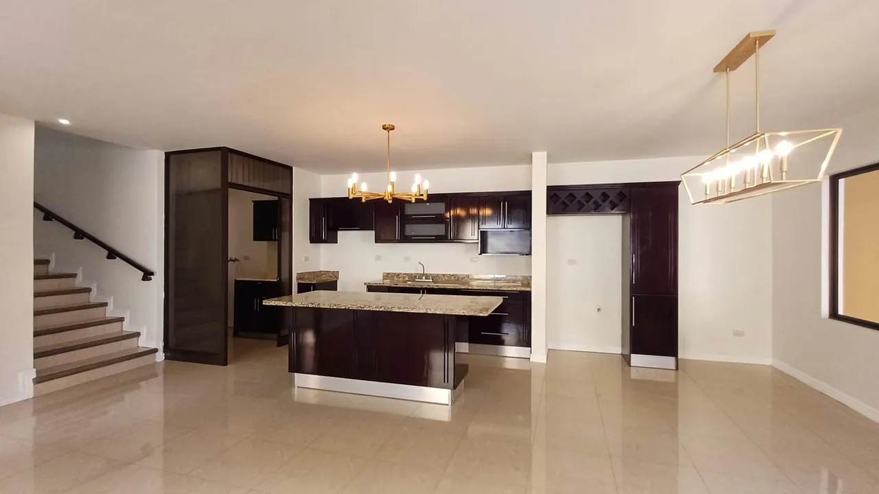 Two-Story House for Sale in La Uruca, San José — photo 4