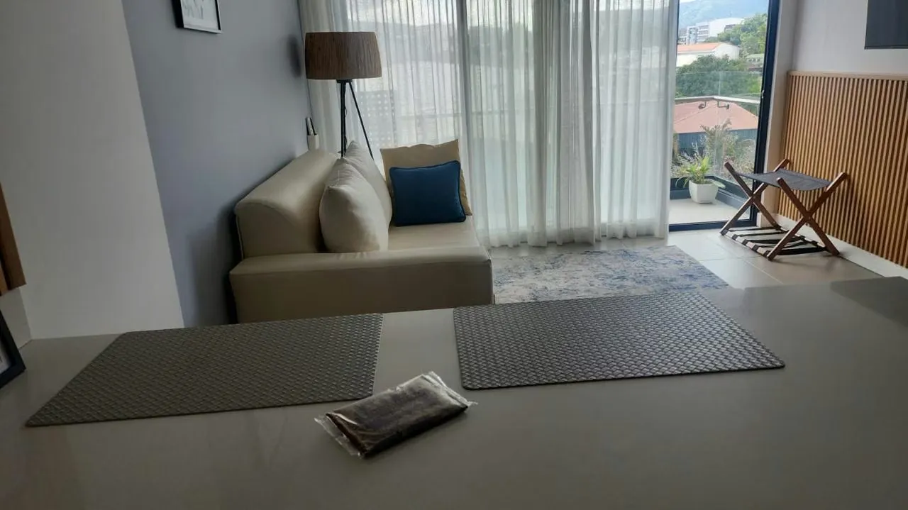 1 bedroom apartment, 1 full bathroom, 1 parking lot, furnished, excellent amenities, Gym, swimming pool, multi-purpose living room, 24 / 7 Bo Escalante security