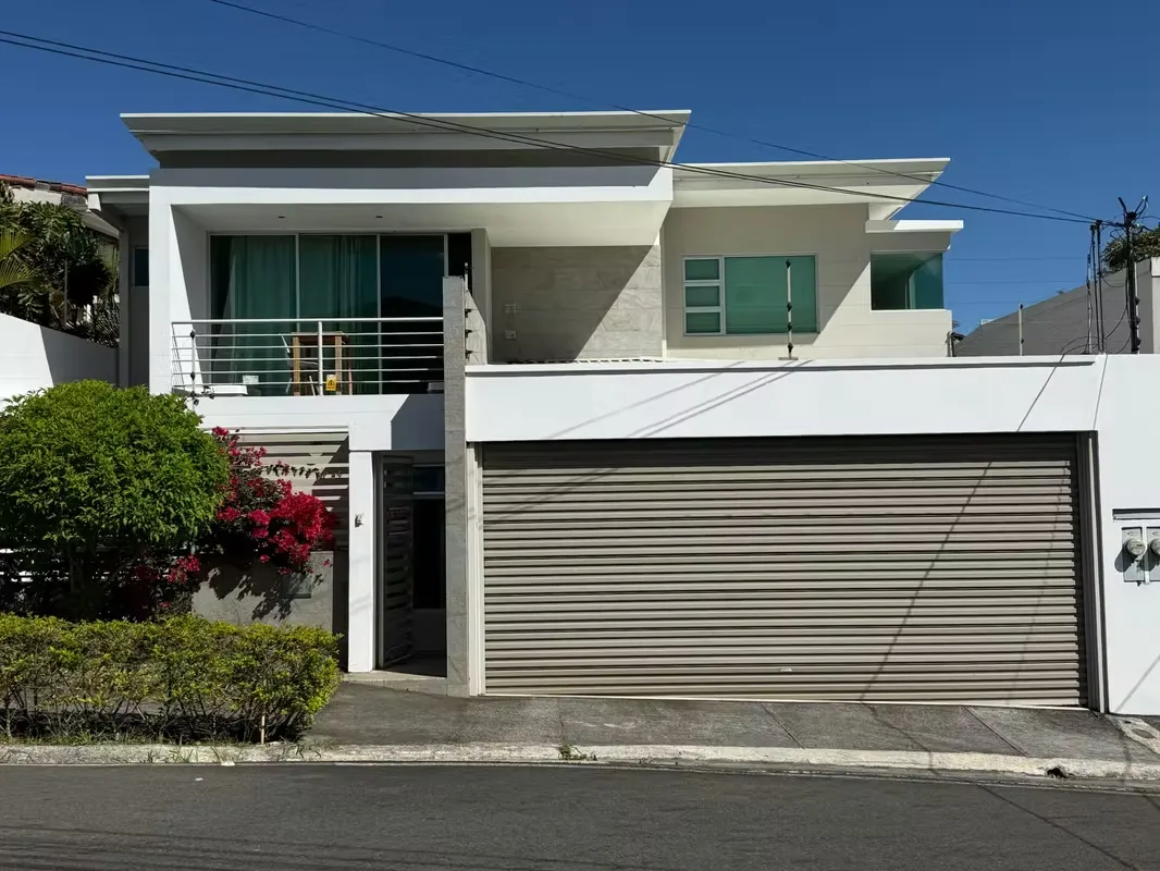 3-bedroom house in a residential area in Bello Horizonte Escazú