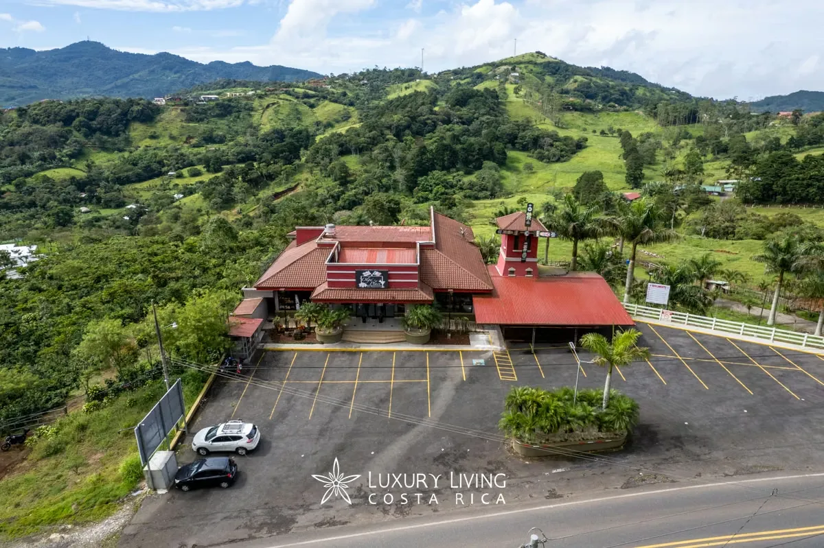 20055 - Se vende restaurante en excelente ubicación en San Ramón