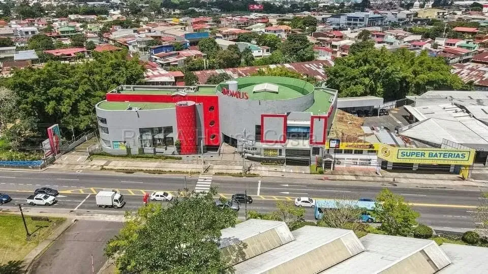 Venta de Centro comercial con 30 locales en Curridabat