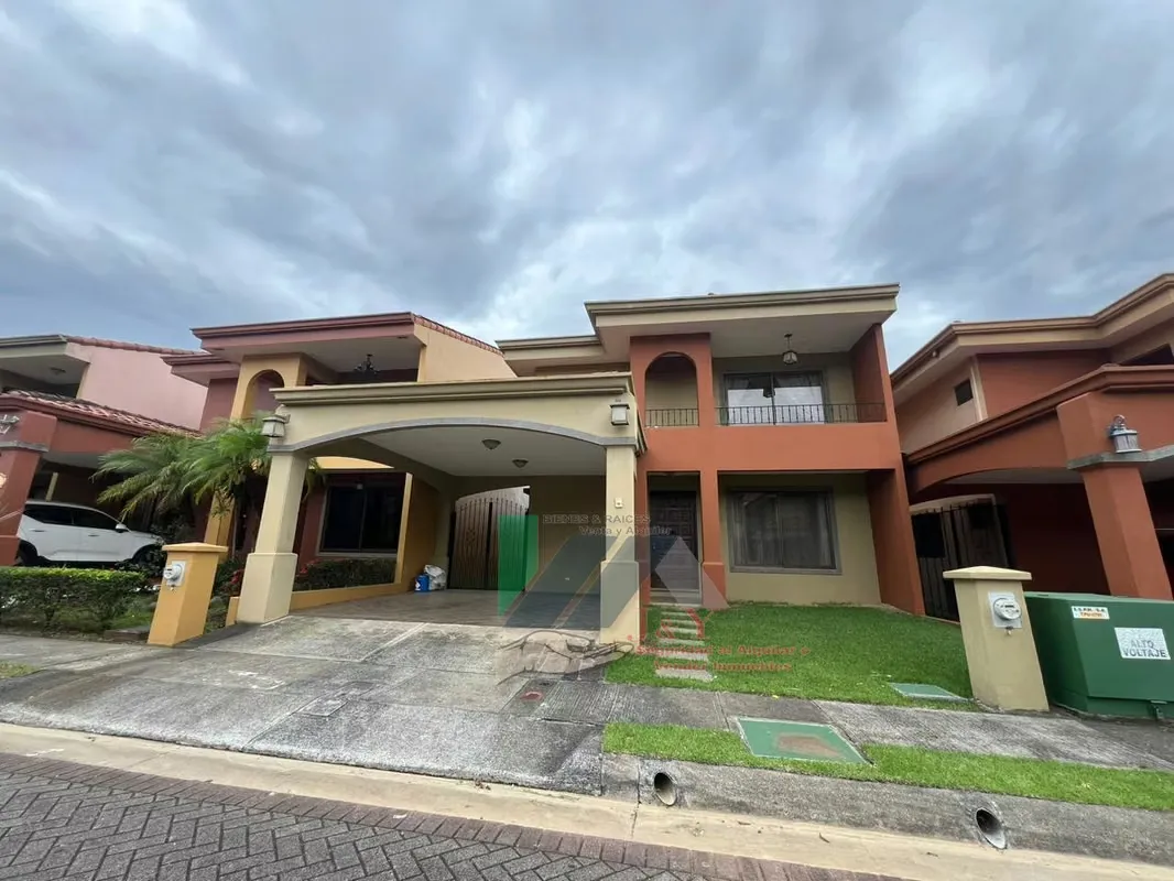 With excellent location, it is located in high pluvaslia area, close to schools, schools, shops, ...
