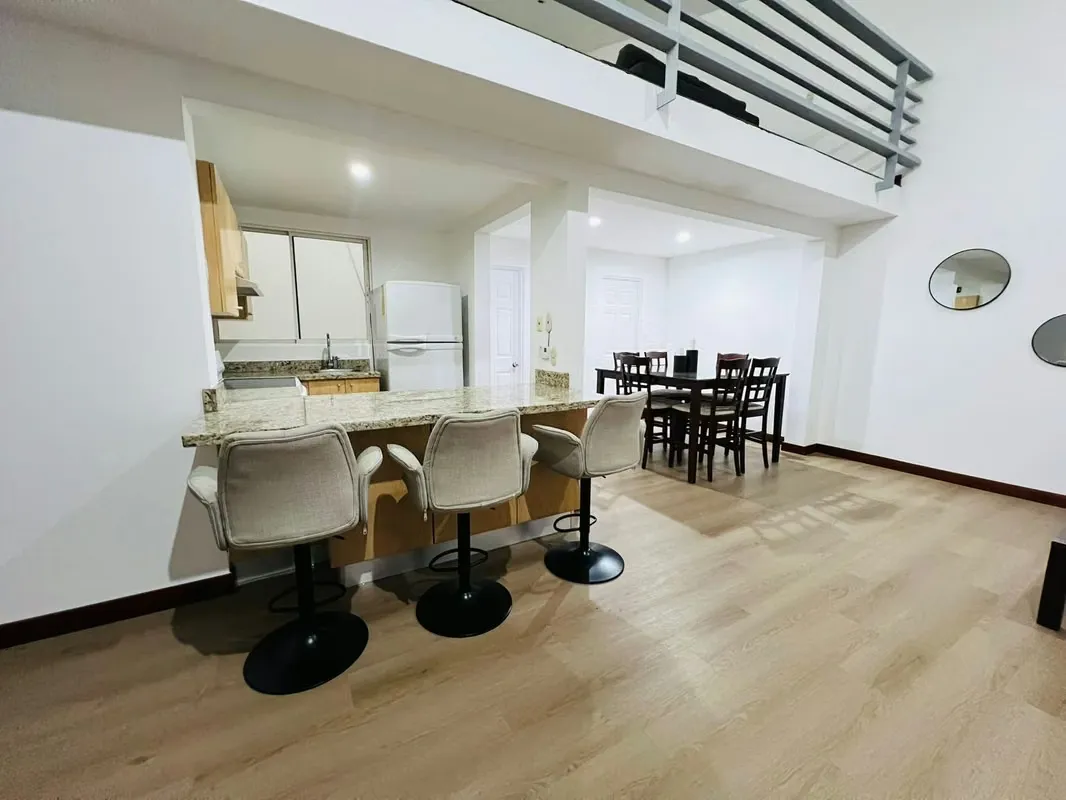 To live in the western sector of San José means to seek a balance between the proximity to the corporate cores and the shelter of a consolidated residential environment. This furnished ... — photo 4