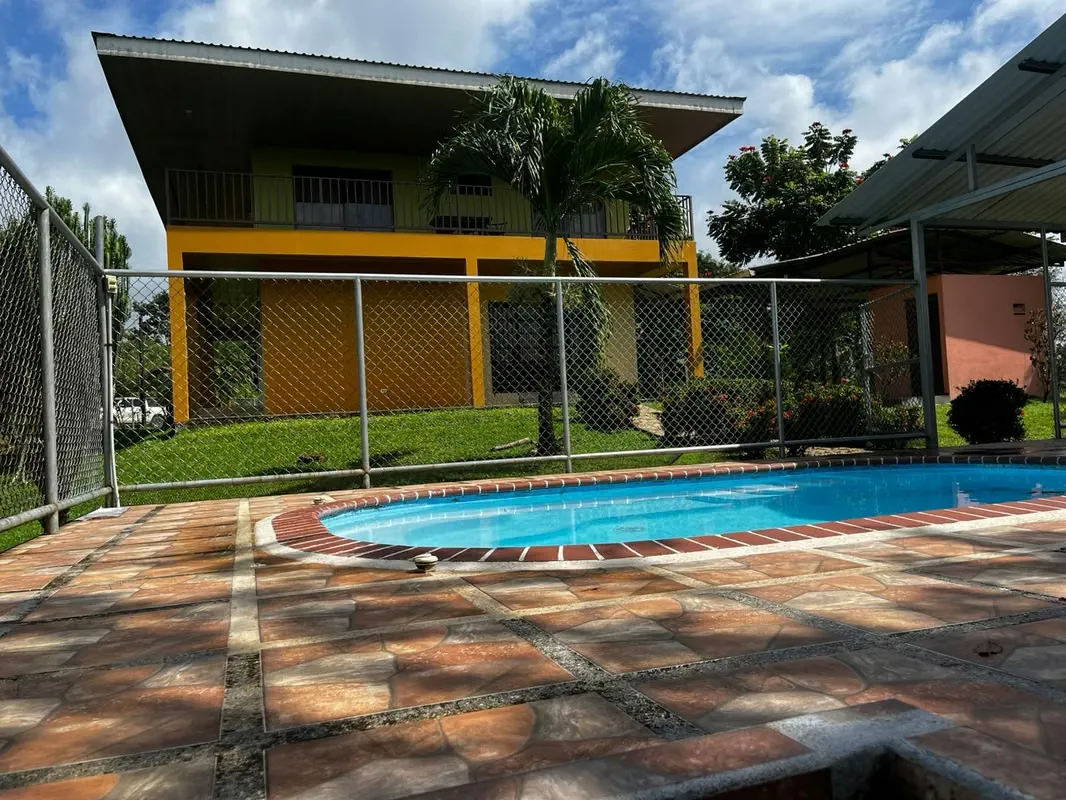 Casa con piscina y vista al Volcán Arenal | Ideal para Airbnb | San Carlos