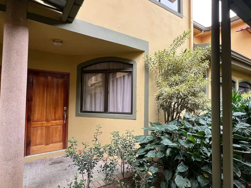 OPORTUNIDAD EN CONDOMINIO Hermosa propiedad en Guayabos de Curridabat